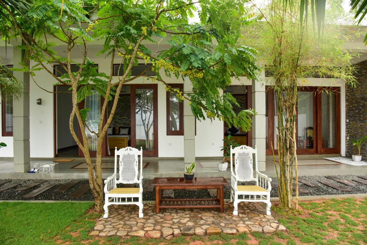 Hiru Lagoon Negombo Buitenkant foto