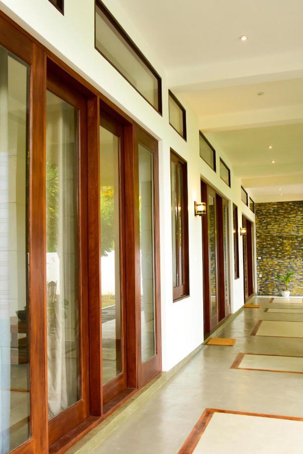Hiru Lagoon Negombo Buitenkant foto