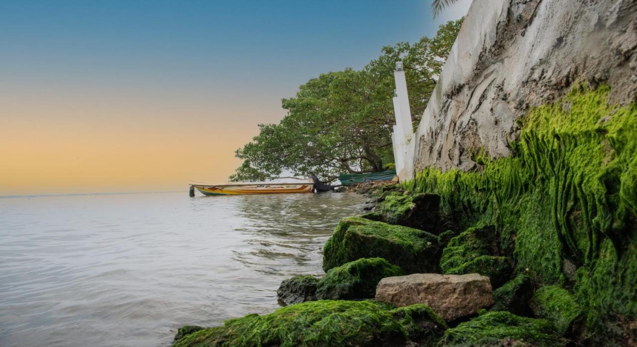Hiru Lagoon Negombo Buitenkant foto