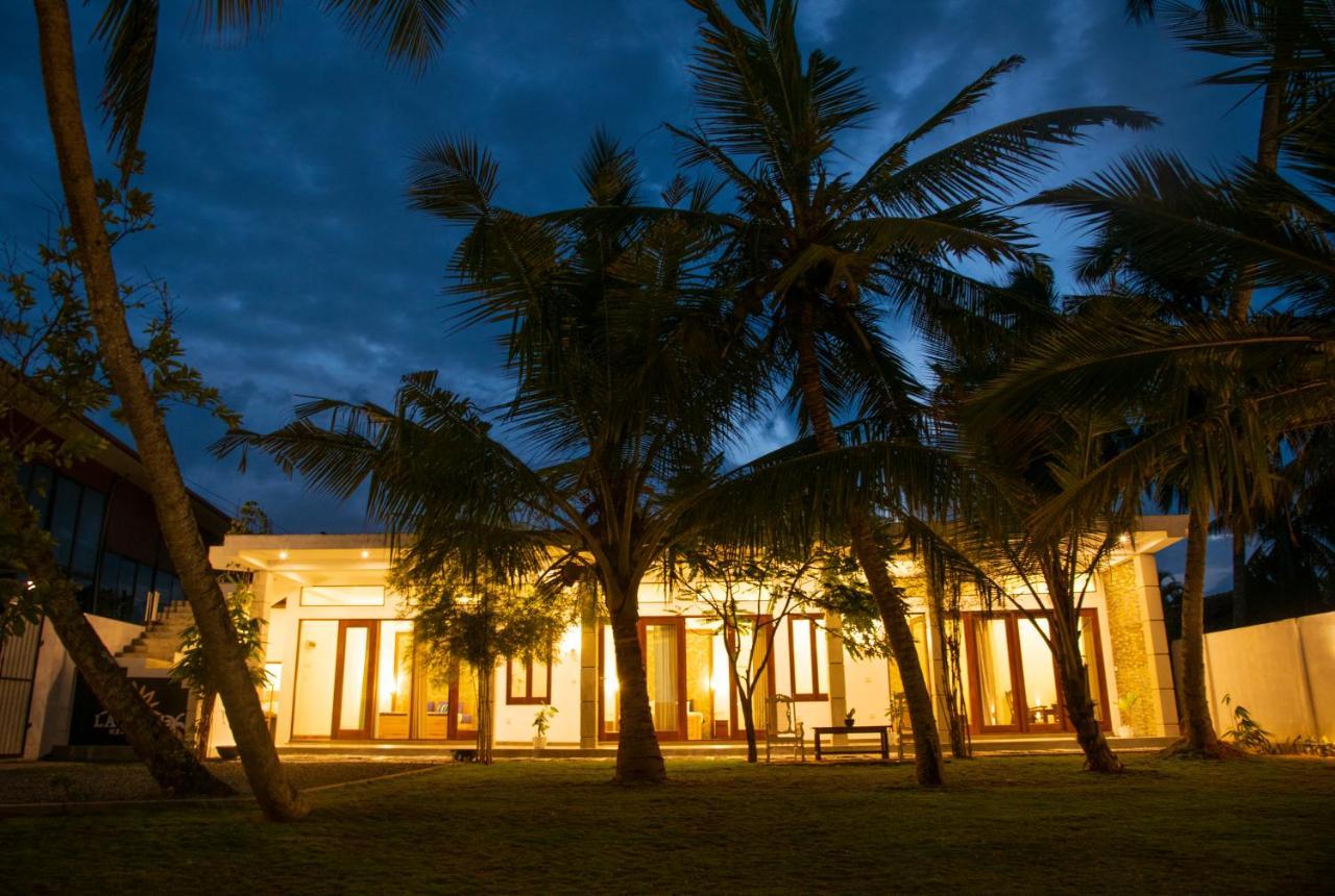 Hiru Lagoon Negombo Buitenkant foto