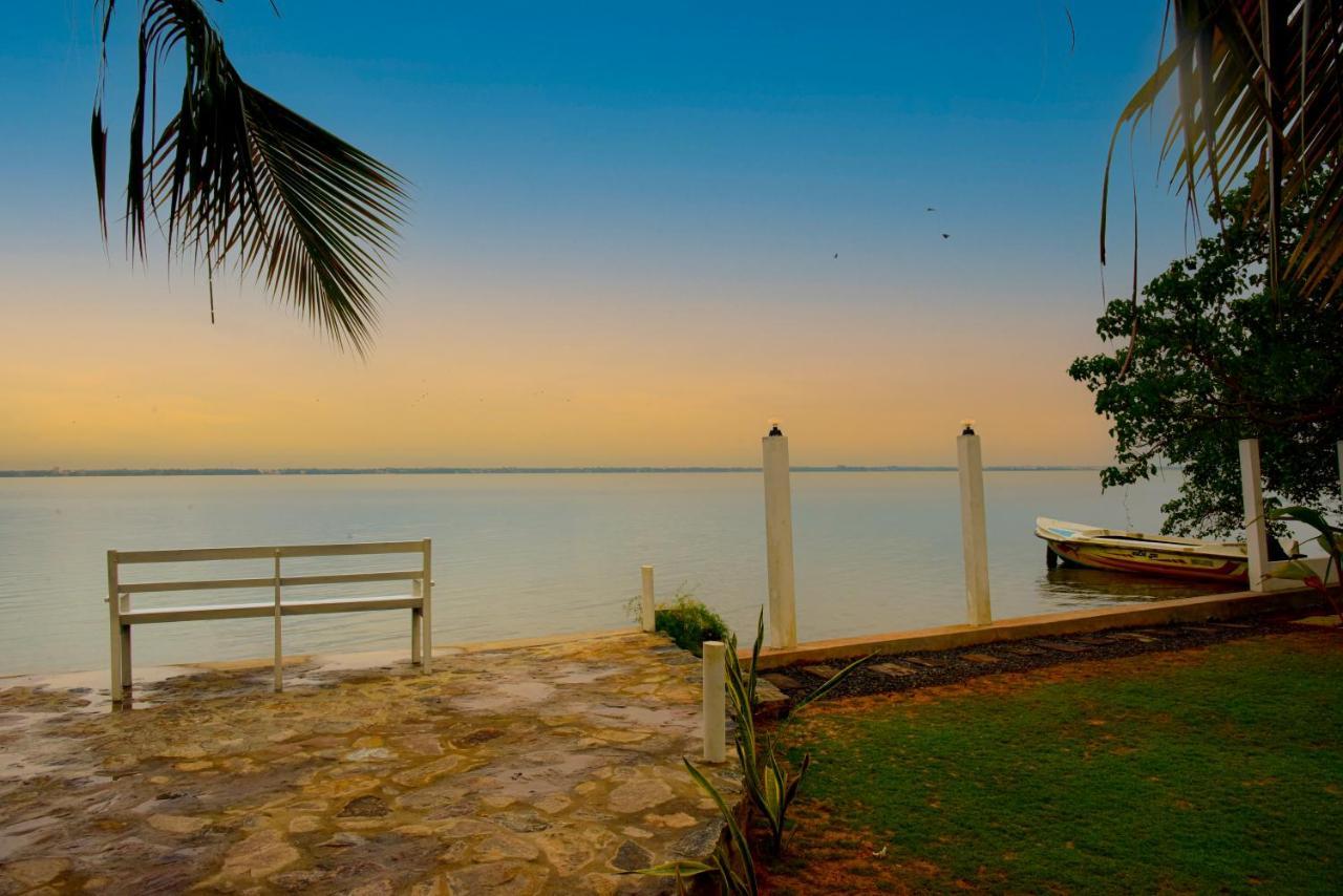 Hiru Lagoon Negombo Buitenkant foto